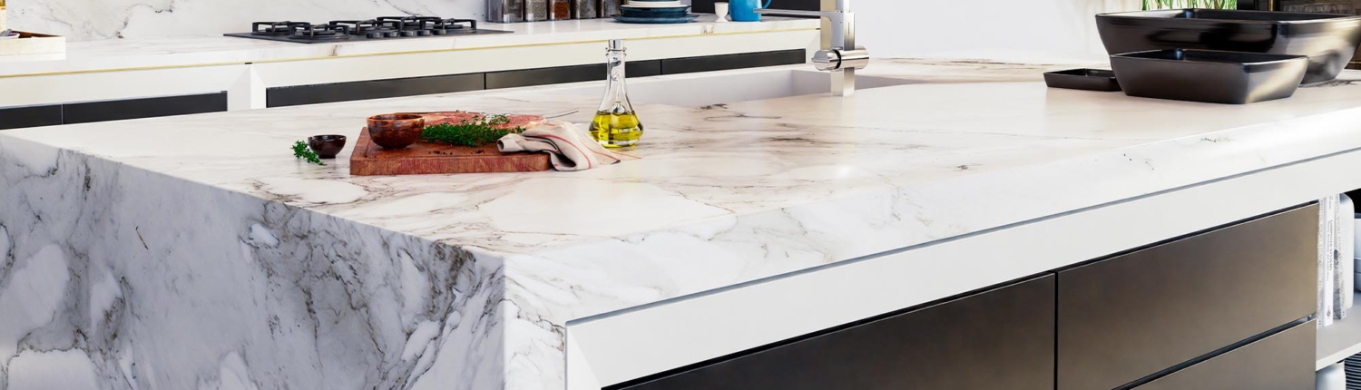 Side view of a white marble counter
